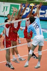 ARGENTINA NO PUDO CON LA PRESION DEL DEBUT Y CAYO ANTE PUERTO RICO POR 3 A 2